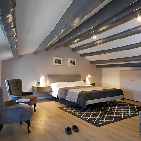 Panorama Antonia Two-bedroom روفينج